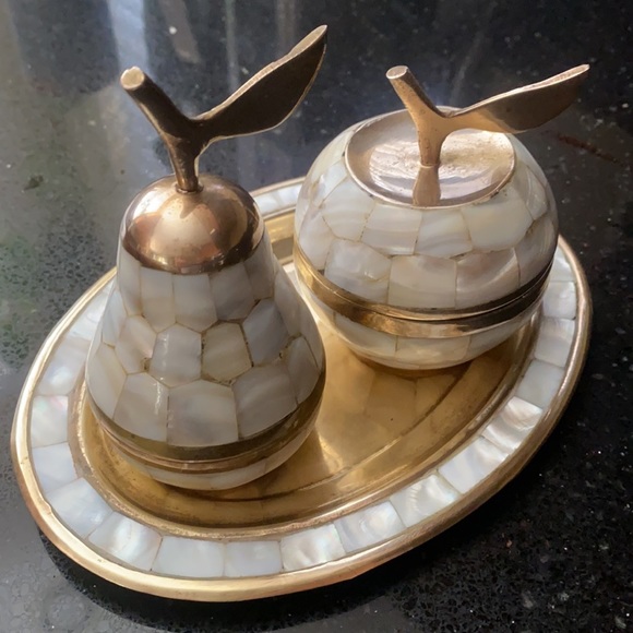 Rich mother of pearl and brass jewelry boxes with plate - Picture 3 of 4